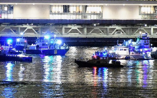 Emergency responders work at the scene of a helicopter crash in the East River March 11, 2018 in New York City. (Dimitrios Kambouris/Getty Images/AFP) Emergency responders work at the scene of a helicopter crash in the East River March 11, 2018 in New York City. (Dimitrios Kambouris/Getty Images/AFP)