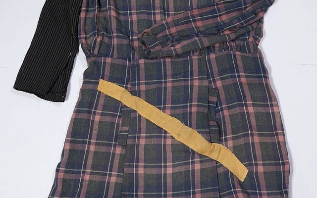 Dress worn by Genia Dvorkin in labor camps in Estonia and Germany. (Yad Vashem Artifacts Collection) Dress worn by Genia Dvorkin in labor camps in Estonia and Germany. (Yad Vashem Artifacts Collection)