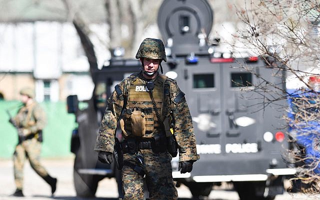 Law enforcement officers search a wooded area for a suspect involved in a shooting at a Central Michigan University residence hall on Friday, March 2, 2018 in Mt. Pleasant, Mich. (Matthew Dae Smith/Lansing State Journal via AP) Law enforcement officers search a wooded area for a suspect involved in a shooting at a Central Michigan University residence hall on Friday, March 2, 2018 in Mt. Pleasant, Mich. (Matthew Dae Smith/Lansing State Journal via AP)