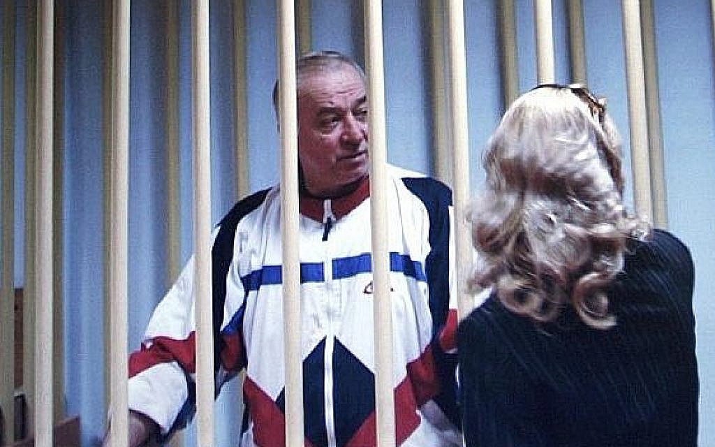 Sergei Skripal speaks to his lawyer from behind bars in Moscow, August 9, 2006 (AP Photo/Misha Japaridze) Sergei Skripal speaks to his lawyer from behind bars in Moscow, August 9, 2006 (AP Photo/Misha Japaridze)
