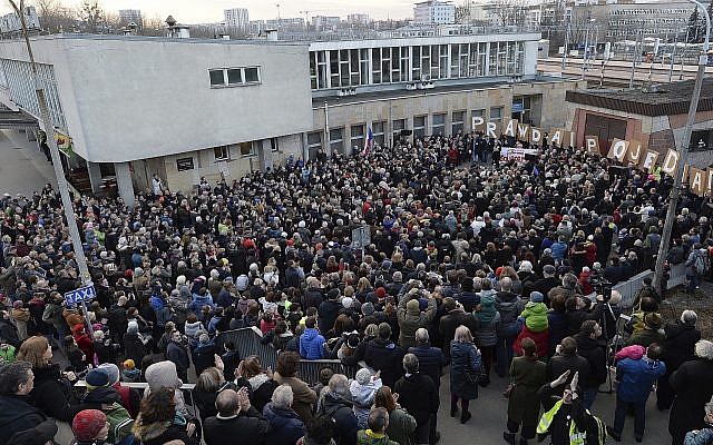 Hundreds of Poles gathered to express their solidarity with Jews who perished in the Holocaust, were expelled from Poland 50 years ago or feel the effects of anti-Semitism today, in Warsaw, Poland, March 11, 2018. (AP Photo/Czarek Sokolowski) Hundreds of Poles gathered to express their solidarity with Jews who perished in the Holocaust, were expelled from Poland 50 years ago or feel the effects of anti-Semitism today, in Warsaw, Poland, March 11, 2018. (AP Photo/Czarek Sokolowski)