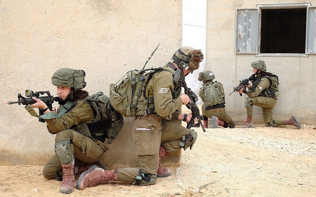 Soldiers from the mixed-gender Lions of the Jordan Valley Battalion take part in an exercise in the Tze'elim army base on February 5, 2018. (Judah Ari Gross/Times of Israel) Soldiers from the mixed-gender Lions of the Jordan Valley Battalion take part in an exercise in the Tze'elim army base on February 5, 2018. (Judah Ari Gross/Times of Israel)