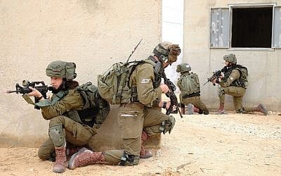 Soldiers from the mixed-gender Lions of the Jordan Valley Battalion take part in an exercise in the Tze'elim army base on February 5, 2018. (Judah Ari Gross/Times of Israel) Soldiers from the mixed-gender Lions of the Jordan Valley Battalion take part in an exercise in the Tze'elim army base on February 5, 2018. (Judah Ari Gross/Times of Israel)