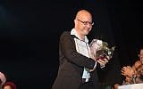 Kobi Oz receives an award at the Education Ministry in Jerusalem on September 25, 2017. (Yonatan Sindel/Flash90)