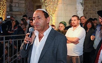 Rami Levy attends a candle lighting ceremony in the Mamilla mall in Jerusalem, on December 18, 2017. (Mendy Hechtman/Flash90)