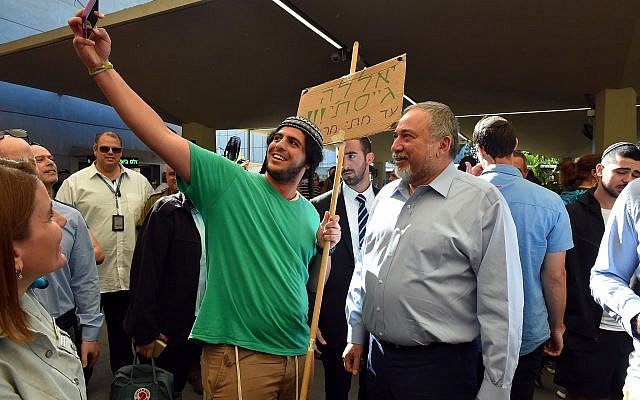 Defense Minister Avigdor Liberman with new recruits to the Givati Brigade at Tel Hashomer IDF army base near Tel Aviv on March 11, 2018. (Ariel Hermoni/Defense Ministry) Defense Minister Avigdor Liberman with new recruits to the Givati Brigade at Tel Hashomer IDF army base near Tel Aviv on March 11, 2018. (Ariel Hermoni/Defense Ministry)