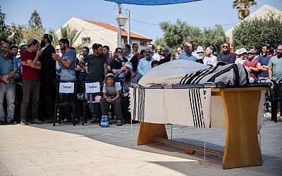 Mourners attend the funeral of Adiel Kolman in the West Bank settlement of Kochav Hashahar on March 19, 2018. (Hadas Parush/Flash90)