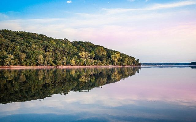A lake in Wisconsin (jocrebbin, iStock by Getty Images)