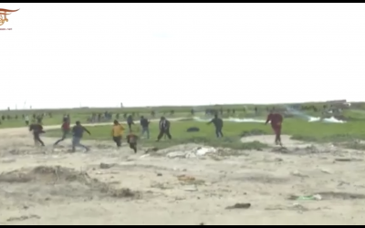 Television footage allegedly showing an Israeli Border Police drone dropping tear gas on Palestinian demonstrators along the southern Gaza security fence on March 9, 2018. (Screen capture: Al-Mayadeen)