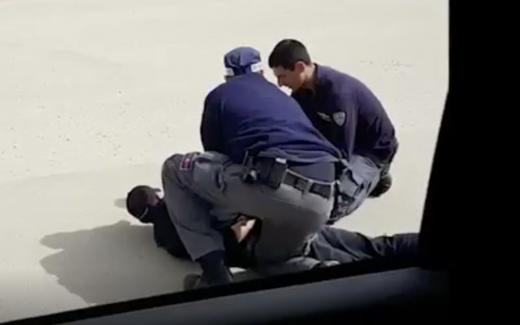 Police officers arrest a man suspected of planning to carry out a terror attack in the southern city of Beersheba on March 29, 2018. (Israel Police)_