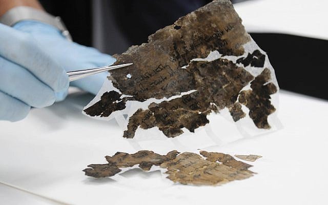 Conserving the Scrolls at the Israel Antiquities Authority laboratories in Jerusalem. (Shai Halevi, Israel Antiquities Authorit)