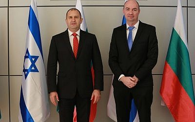 Illustrative: The president of Bulgaria, Rumen Radev (left) and Igal Unna, head of Israel's National Cyber Directorate, on a visit to Israel's National CERT on Wednesday, March 21, 2018 (Avi Dor)
