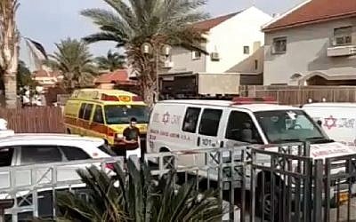 Ambulances seen outside a home in the Negev city of Netivot where a child died after being left in a car on March 28, 2018. (Screen capture: Hadashot news)