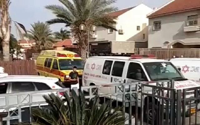 Ambulances seen outside a home in the Negev city of Netivot where a child died after being left in a car on March 28, 2018. (Screen capture: Hadashot news) Ambulances seen outside a home in the Negev city of Netivot where a child died after being left in a car on March 28, 2018. (Screen capture: Hadashot news)