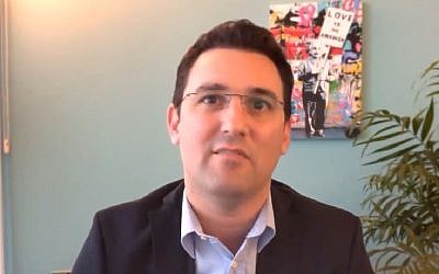 Ra'anan mayor Eitan Ginzburg, February 2018. (Screen capture: Facebook video)