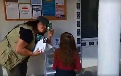 Los Angeles woman Tahnee Gonzales (l) trespasses into a mosque and teaches her children to hate Muslims, March 15, 2018. (Screen capture: Facebook video)