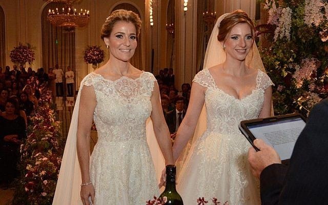 Priscila Raab, left, and Roberta Gradel at their wedding in Rio de Janeiro, March 10, 2018. (Marco Rodrigues) Priscila Raab, left, and Roberta Gradel at their wedding in Rio de Janeiro, March 10, 2018. (Marco Rodrigues)