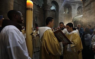 Roman Catholic clergymen pray during the Easter Sunday procession on April 1, 2018, at the Church of the Holy Sepulchre. (AFP PHOTO / GALI TIBBON)