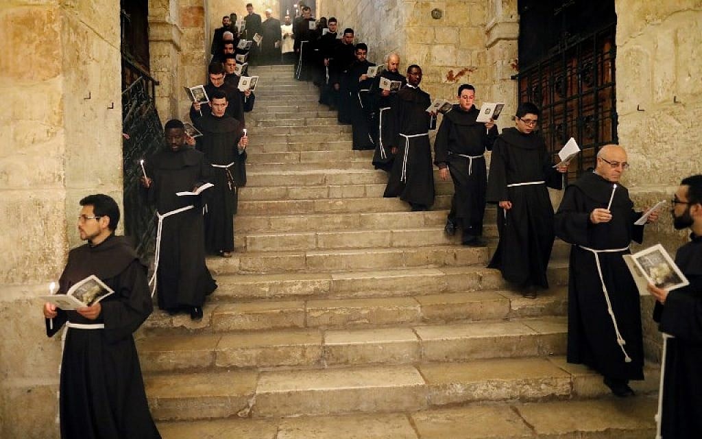 Franciscan friars pray and sing during the Lenten procession inside the Church of the Holy Sepulchre in the Old City of Jerusalem, on February 17, 2018. (AFP PHOTO / Thomas COEX)