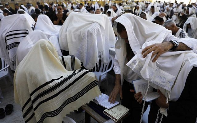 Jewish priests wearing "Talit" (prayer shawls) take part in the Cohanim prayer (priest's blessing) during the Passover (Pesach) holiday at the Western Wall in the Old City of Jerusalem, on April 2, 2018. (AFP PHOTO / MENAHEM KAHANA) Jewish priests wearing "Talit" (prayer shawls) take part in the Cohanim prayer (priest's blessing) during the Passover (Pesach) holiday at the Western Wall in the Old City of Jerusalem, on April 2, 2018. (AFP PHOTO / MENAHEM KAHANA)