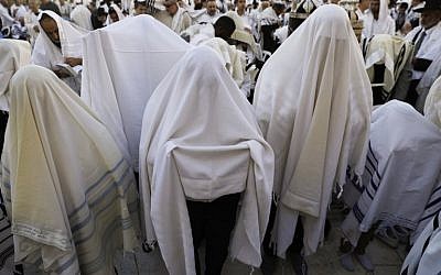 Jewish priests wearing "Talit" (prayer shawls) take part in the Cohanim prayer (priest's blessing) during the Passover (Pesach) holiday at the Western Wall in the Old City of Jerusalem, on April 2, 2018. (AFP PHOTO / MENAHEM KAHANA)