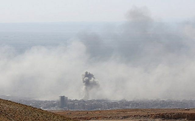 Smoke billows in the town of Douma, the last opposition holdout in Syria's Eastern Ghouta, on April 7, 2018, after Syrian regime troops resumed a military blitz to pressure rebels to withdraw. (AFP PHOTO / STRINGER) Smoke billows in the town of Douma, the last opposition holdout in Syria's Eastern Ghouta, on April 7, 2018, after Syrian regime troops resumed a military blitz to pressure rebels to withdraw. (AFP PHOTO / STRINGER)
