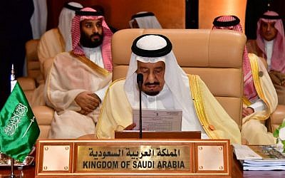 Saudi King Salman bin Abdulaziz attends the 29th Summit of the Arab League at the Ithra center in Dhahran, Eastern Saudi Arabia, on April 15, 2018. (AFP PHOTO / STR)