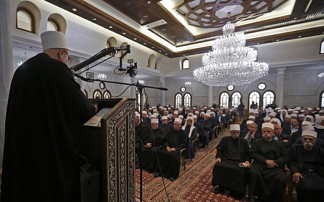 Members of Israel's Druze community gather to attend a celebration at the holy tomb of Nebi Shu’eib in northern Israel on April 25, 2018. (AFP Photo Jalaa/Marey)