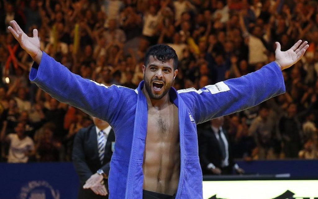 Israel's Sagi Muki celebrates after defeating Belgium's Sami Chouchi to win gold in the men's under 81 kg weight category during the European Judo Championship in the Israeli coastal city of Tel Aviv on April 27, 2018. (AFP PHOTO / JACK GUEZ)