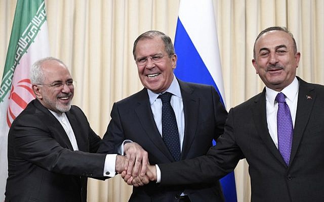 Russian Foreign Minister Sergei Lavrov (C), his Iranian counterpart Mohammad Javad Zarif (L) and Turkish Foreign Minister Mevlut Cavusoglu shake hands at the end of a joint press conference following their talks in Moscow on April 28, 2018. (AFP PHOTO / Alexander NEMENOV) Russian Foreign Minister Sergei Lavrov (C), his Iranian counterpart Mohammad Javad Zarif (L) and Turkish Foreign Minister Mevlut Cavusoglu shake hands at the end of a joint press conference following their talks in Moscow on April 28, 2018. (AFP PHOTO / Alexander NEMENOV)