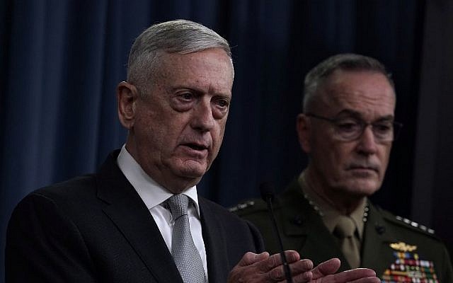 US Defense Secretary Jim Mattis (L) and Chairman of the Joint Chiefs of Staff Gen. Joseph Dunford (R) brief members of the media on Syria at the Pentagon April 13, 2018 in Arlington, Virginia. (Alex Wong/Getty Images/AFP)