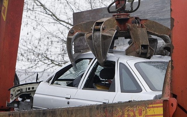 Illustrative photo of a wrecked car being lifted by a crane on January 30, 2009. (AP Photo/Joerg Sarbach) Illustrative photo of a wrecked car being lifted by a crane on January 30, 2009. (AP Photo/Joerg Sarbach)