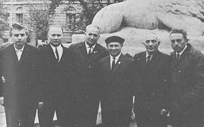 Alexander Pechersky (third from left) and other former Sobibor prisoners circa 1970. (Public domain)