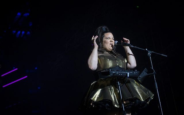 Netta, the Israeli contestent in the Eurovision 2018 song contest, performs at "Israel Calling" concert, on Rabin square in Tel Aviv, on April 10, 2018. (Miriam Alster/FLASH90)