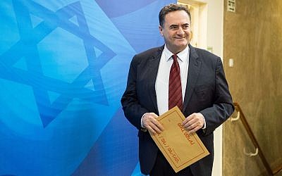 Transportation and Intelligence Minister Israel Katz arrives at the weekly cabinet meeting at the Prime Minister's Office in Jerusalem on April 11, 2018. (Yoav Ari Dudkevitch/Pool/Flash90)