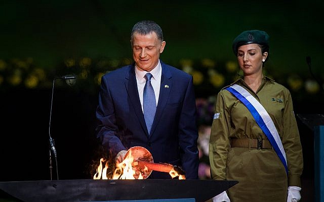 Knesset Speaker Yuli Edelstein lights a torch at the official ceremony for Israel's 70th Independence Day ceremony at Mount Herzl in Jerusalem on April 18, 2018. (Hadas Parush/Flash90)