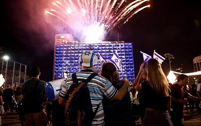 People watch fireworks during a show to mark Israel's 70th Independence Day in Tel Aviv on April 18, 2018. (Miriam Alster/Flash90)