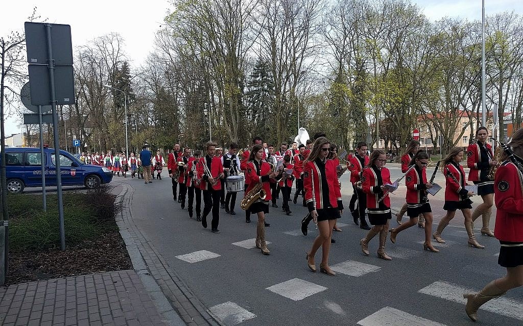 A marching band leads a procession in Plonsk, Poland, the birthplace of Israeli prime minister David Ben-Gurion, ahead of Israel's Independence Day. April 15, 2018. (Yaakov Schwartz/Times of Israel)