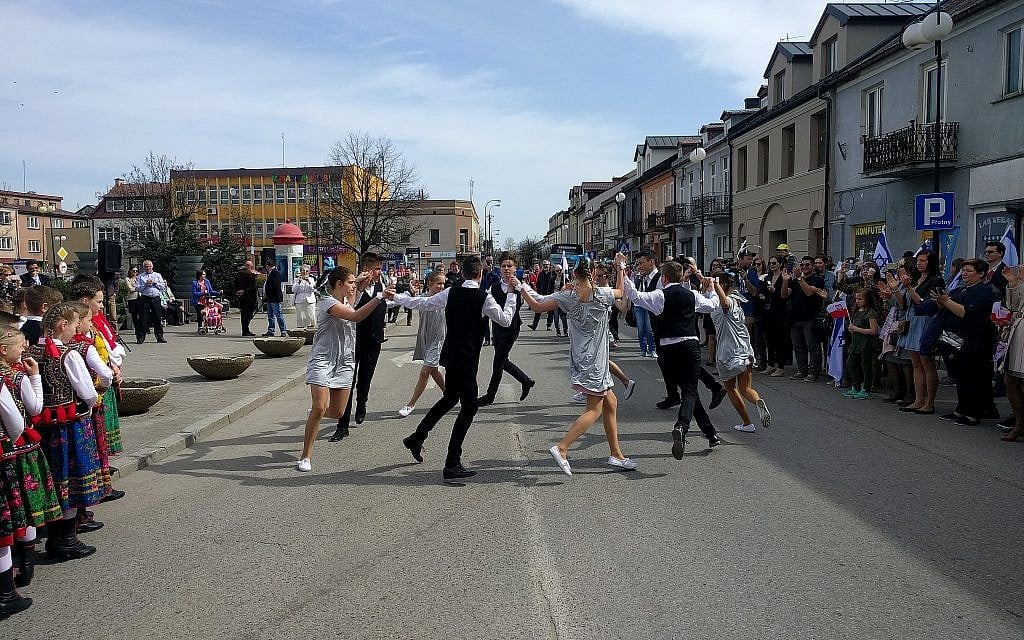 Costumed children dance the hora in Plonsk, April 15, 2018. (Yaakov Schwartz/Times of Israel)