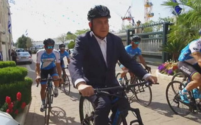 Prime Minister Benjamin Netanyahu wears a helmet while riding a bicycle in a video released on April 25, 2018, ahead of the Giro D’Italia cycle race to be held in Israel in May. (Screen capture: Twitter video) Prime Minister Benjamin Netanyahu wears a helmet while riding a bicycle in a video released on April 25, 2018, ahead of the Giro D’Italia cycle race to be held in Israel in May. (Screen capture: Twitter video)