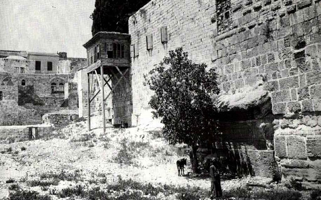 A 19th century image of Robinson's Arch. (public domain)