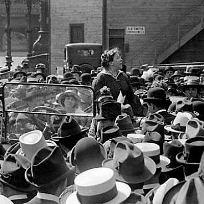 Social justice crusader Emma Goldman addresses a crowd in 1916, several years before her deportation to Russia by the United States government. (Public domain) Social justice crusader Emma Goldman addresses a crowd in 1916, several years before her deportation to Russia by the United States government. (Public domain)