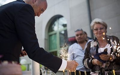 Jonathan Ornstein lighting fireworks at the 10th anniversary celebration of the Jewish Community Center in Krakow, April 22, 2018. (Jakub Włodek/via JTA)