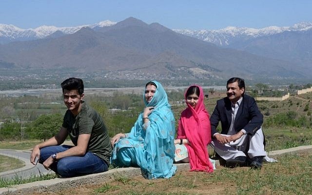 Pakistani activist and Nobel Peace Prize laureate Malala Yousafzai (2R) poses for a photograph along with her father Ziauddin Yousafzai (R), mother Torpekai (2L) and brother Atal Yousafzai (L), at the all-boys Swat Cadet College Guli Bagh some 15 kilometers outside of the family's hometown of Mingora, March 31, 2018.
(AFP PHOTO / ABDUL MAJEED) Pakistani activist and Nobel Peace Prize laureate Malala Yousafzai (2R) poses for a photograph along with her father Ziauddin Yousafzai (R), mother Torpekai (2L) and brother Atal Yousafzai (L), at the all-boys Swat Cadet College Guli Bagh some 15 kilometers outside of the family's hometown of Mingora, March 31, 2018.
(AFP PHOTO / ABDUL MAJEED)