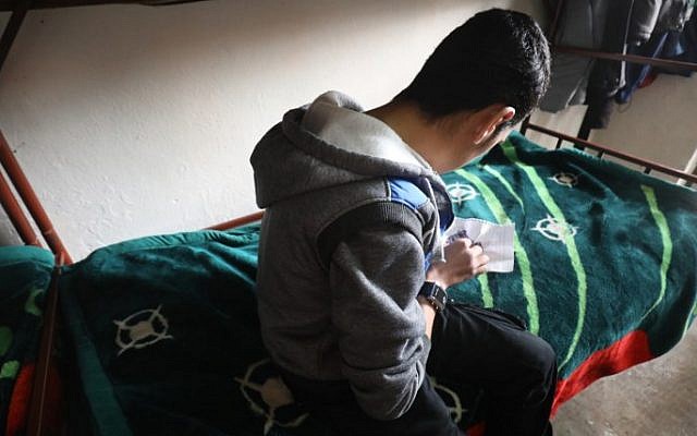 An adolescent boy makes objects from beads at the "Hori" rehabilitation center for former Islamic State (IS) group child fighters run by Kurds in Tal Maarouf, in Syria's northeastern Hassekeh province on February 11, 2018. (AFP PHOTO / Delil souleiman An adolescent boy makes objects from beads at the "Hori" rehabilitation center for former Islamic State (IS) group child fighters run by Kurds in Tal Maarouf, in Syria's northeastern Hassekeh province on February 11, 2018. (AFP PHOTO / Delil souleiman