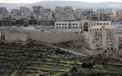 A view of the Israeli West Bank settlement of Beitar Illit, February 14, 2018. (MENAHEM KAHANA/AFP)