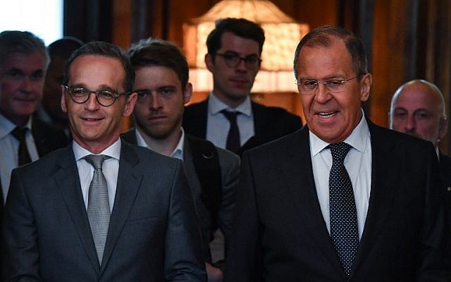 Russian Foreign Minister Sergei Lavrov (R) and his German counterpart Heiko Maas enter a hall during a meeting in Moscow on May 10, 2018. (AFP PHOTO / Yuri KADOBNOV) Russian Foreign Minister Sergei Lavrov (R) and his German counterpart Heiko Maas enter a hall during a meeting in Moscow on May 10, 2018. (AFP PHOTO / Yuri KADOBNOV)