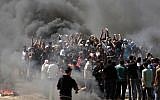 Palestinian demonstrators burn tires near the Gaza-Israel border, east of Gaza City, on May 14, 2018 (AFP PHOTO / MAHMUD HAMS)