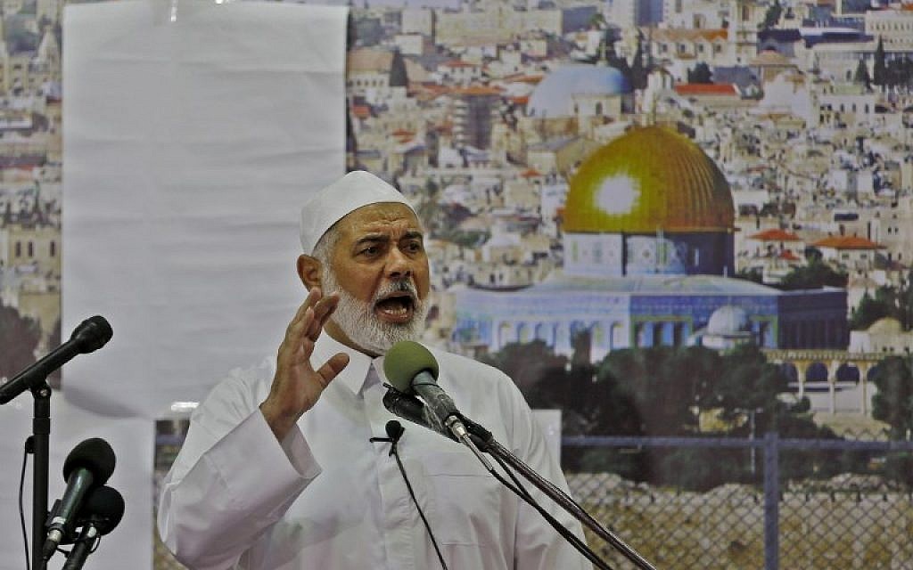 Hamas leader Ismail Haniyeh gives a speech on the first Friday of the holy month of Ramadan on May 18, 2018, at the Great Mosque in Gaza City. (AFP Photo/Mohammed Abed)