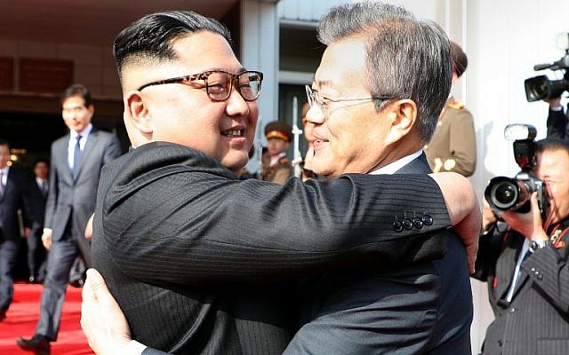 South Korea's President Moon Jae-in (R) hugs North Korea's leader Kim Jong Un after their second summit at the north side of the truce village of Panmunjom in the Demilitarized Zone (DMZ) on May 26, 2018 (AFP PHOTO / Dong-A Ilbo) South Korea's President Moon Jae-in (R) hugs North Korea's leader Kim Jong Un after their second summit at the north side of the truce village of Panmunjom in the Demilitarized Zone (DMZ) on May 26, 2018 (AFP PHOTO / Dong-A Ilbo)